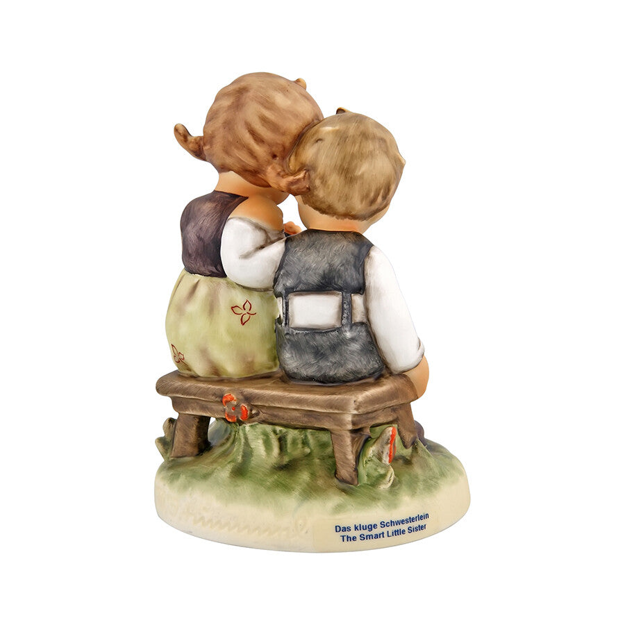 Figurina The Smart Little Sister - La Sorellina Intelligente Collezione Hummel in Porcellana H. 12 cm Goebel