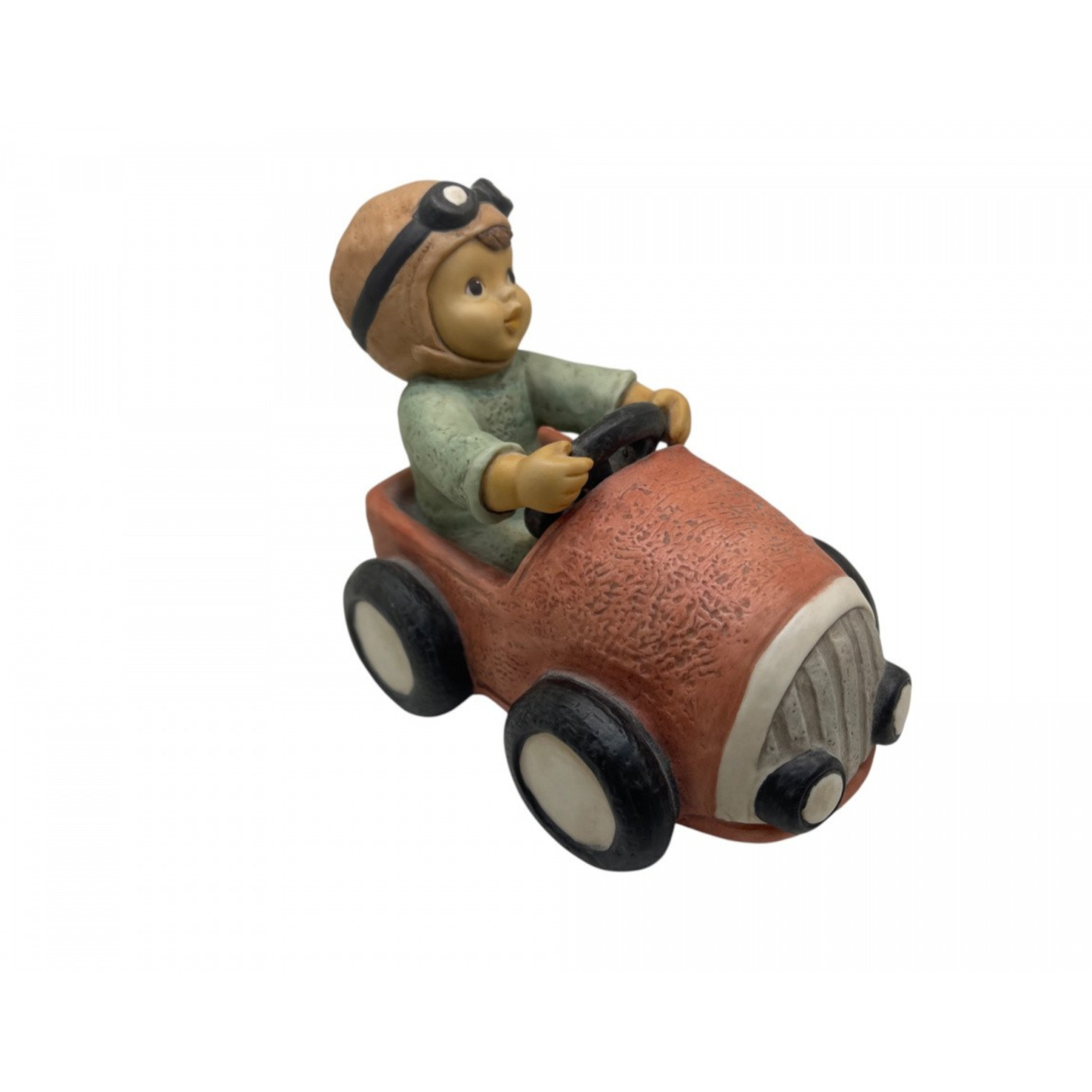 Figurina Marco va in Auto Nina e Marco in Porcellana L. 12 H. 10,5 cm Goebel