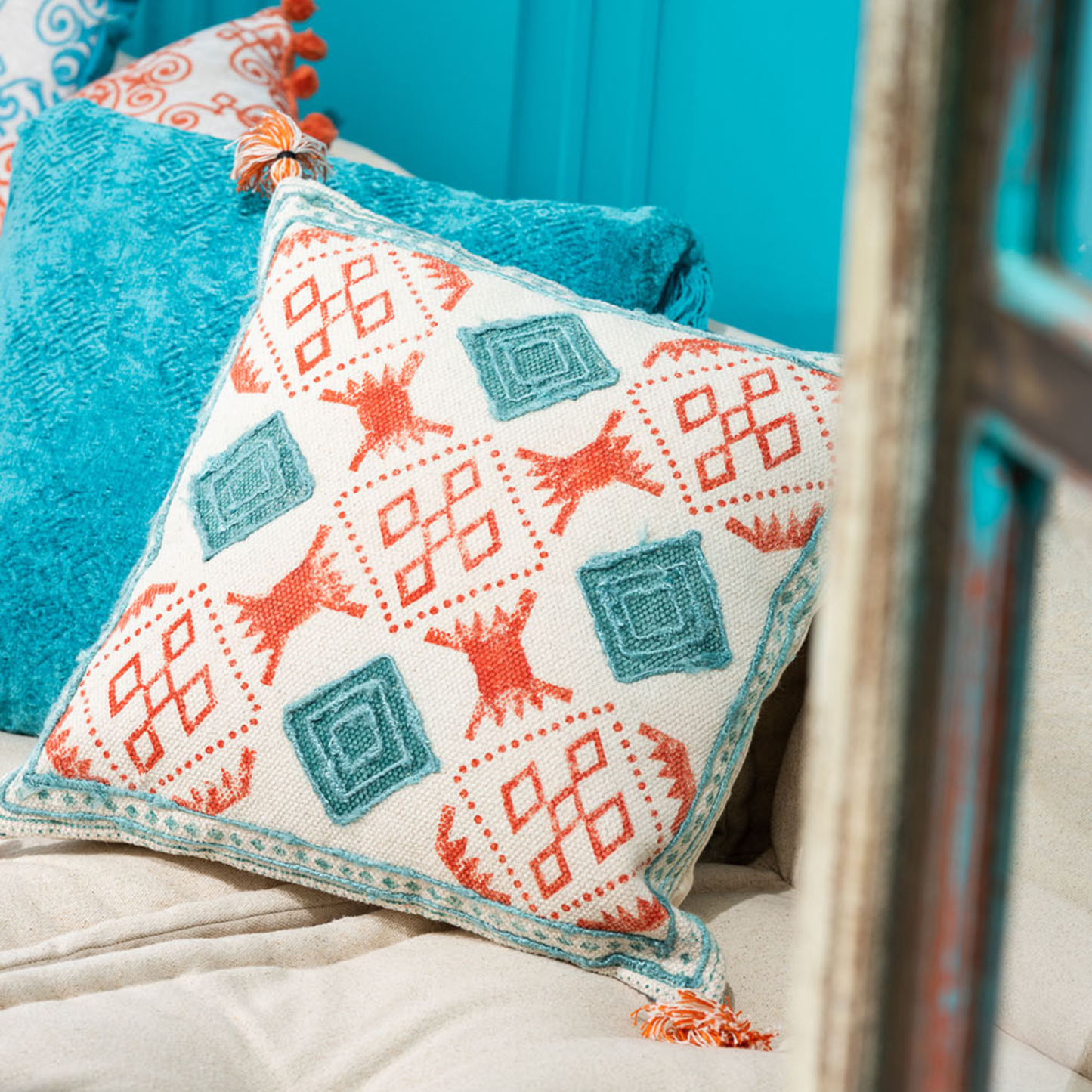 Cuscino Quadrato Sfoderabile in Cotone Arancione e Blu con Decori Geometrici 45×45 cm J-Line by Jolipa
