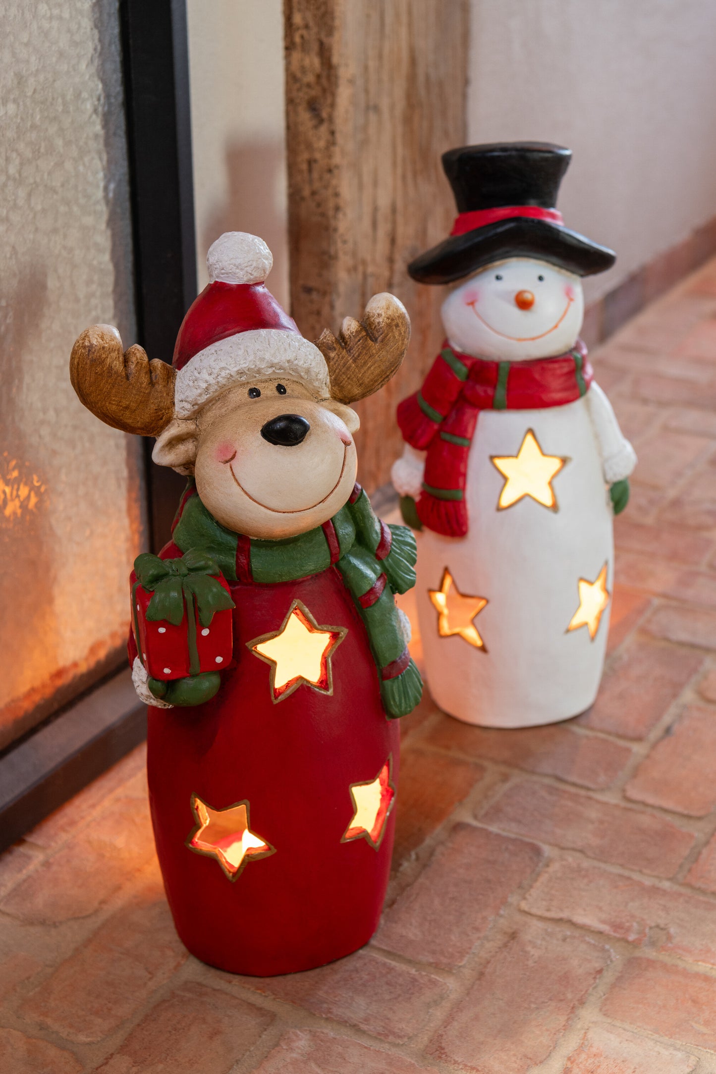 Renna Porta T-Light con Sciarpa e Cappello H. 52 cm J-Line by Jolipa