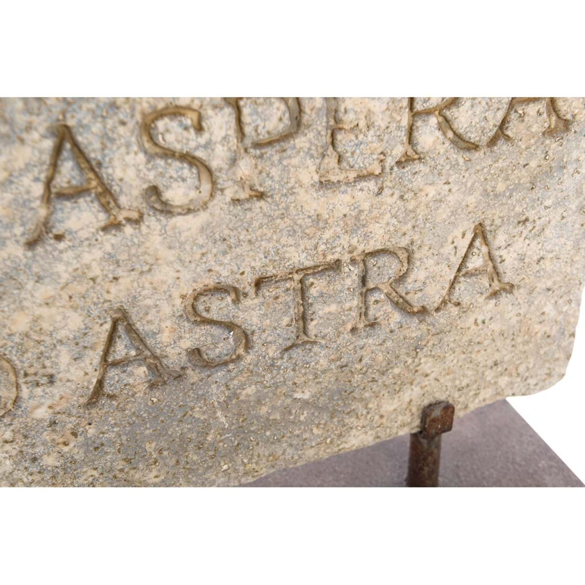 Stele Decorativa in Resina Effetto Marmo "Per Aspera Ad Astra" Epoca Collection 51x12x38 cm Blanc Mariclò