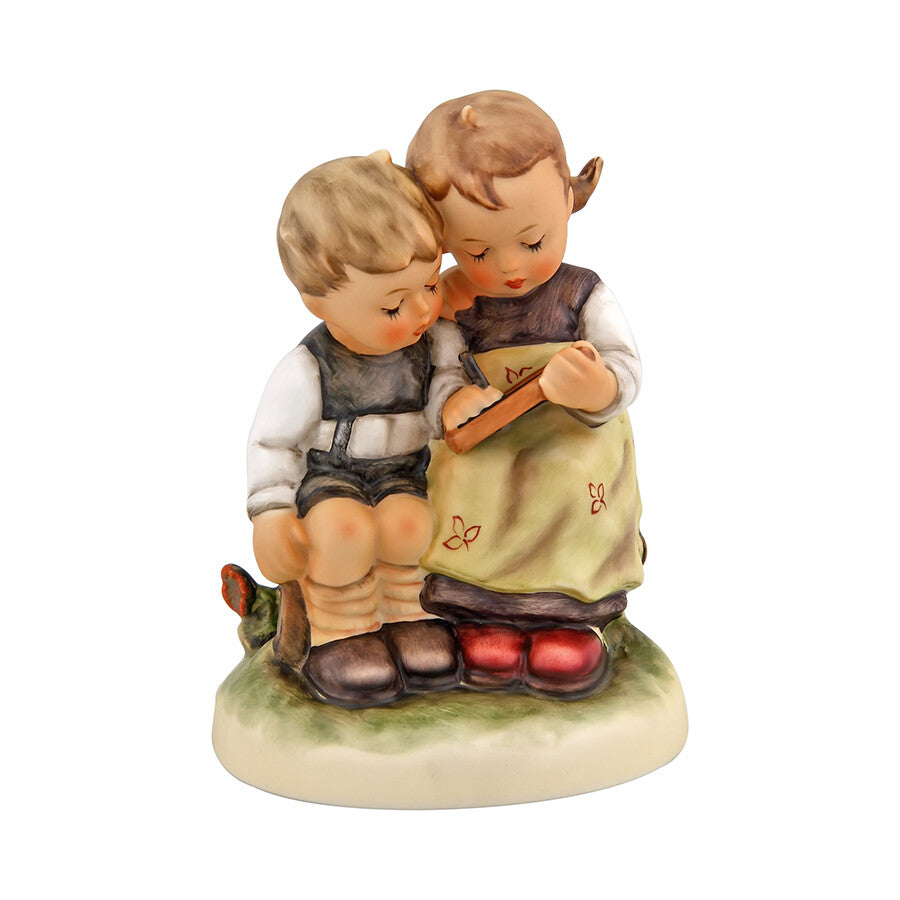 Figurina The Smart Little Sister - La Sorellina Intelligente Collezione Hummel in Porcellana H. 12 cm Goebel